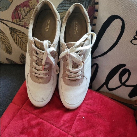 A super cute pair of MK Tennis Shoes. Size 11 - Picture 4 of 4